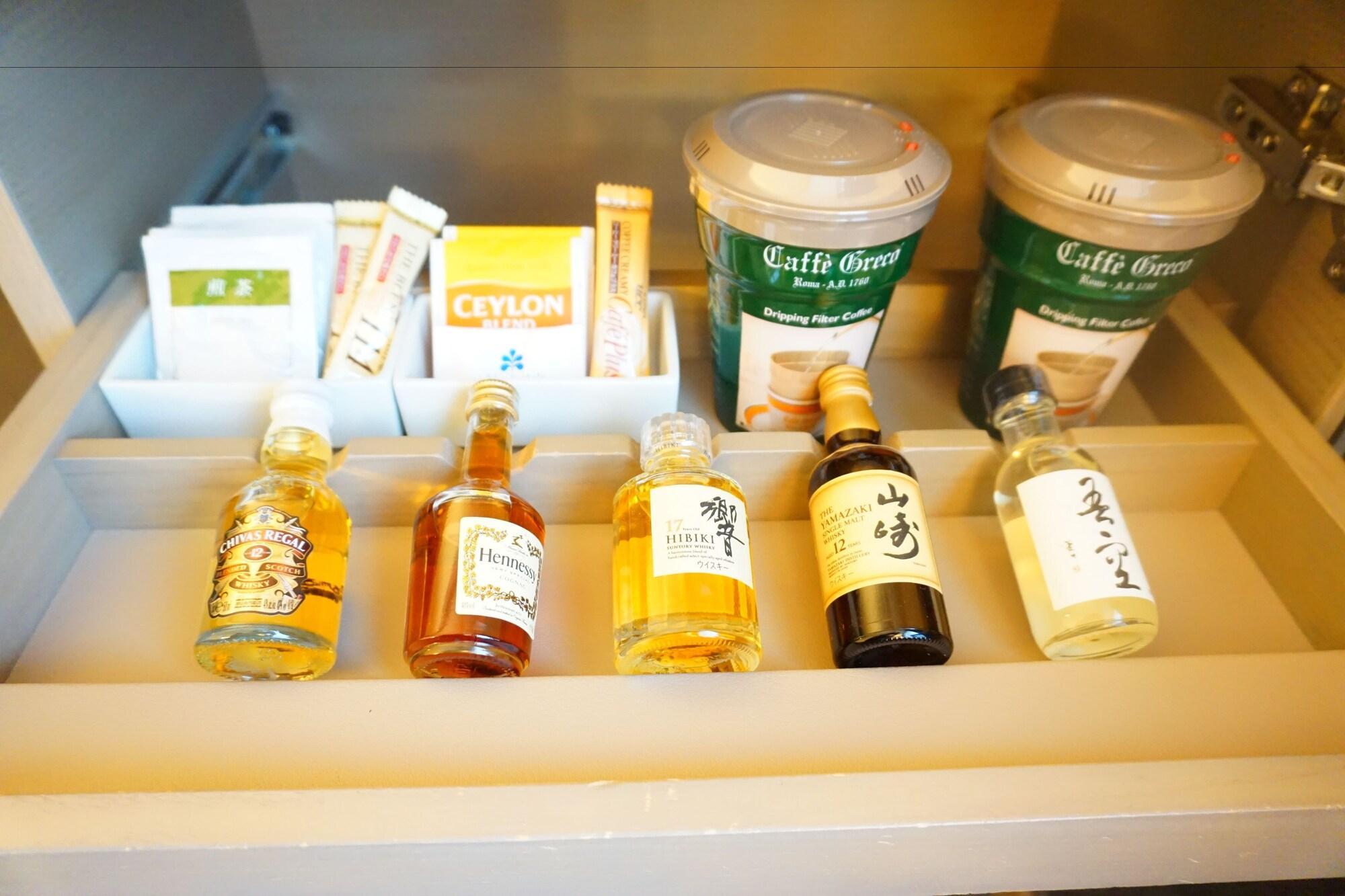 Hotel Nikko Fukuoka Fukuoka  Eksteriør bilde A selection of Japanese alcoholic drinks