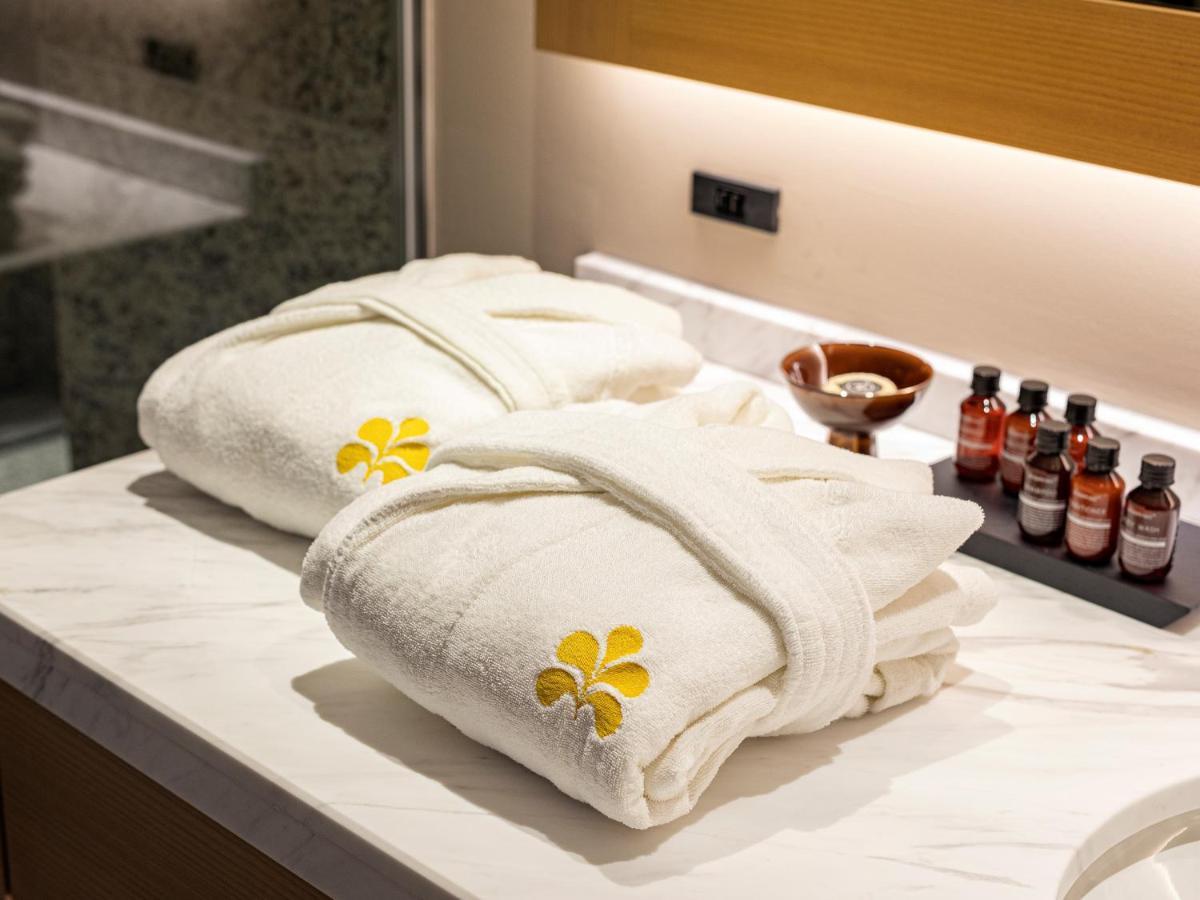 Hotel Nikko Fukuoka Fukuoka  Eksteriør bilde Bathrobe